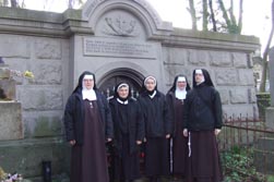 Das Grabmal der ersten Franziskanerinnenschwestern